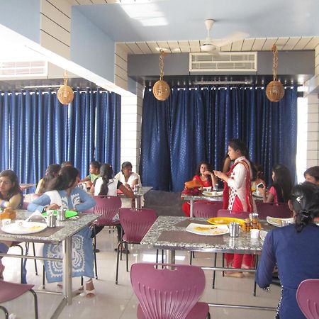 Hotel Chithra Kânyâkumârî Extérieur photo