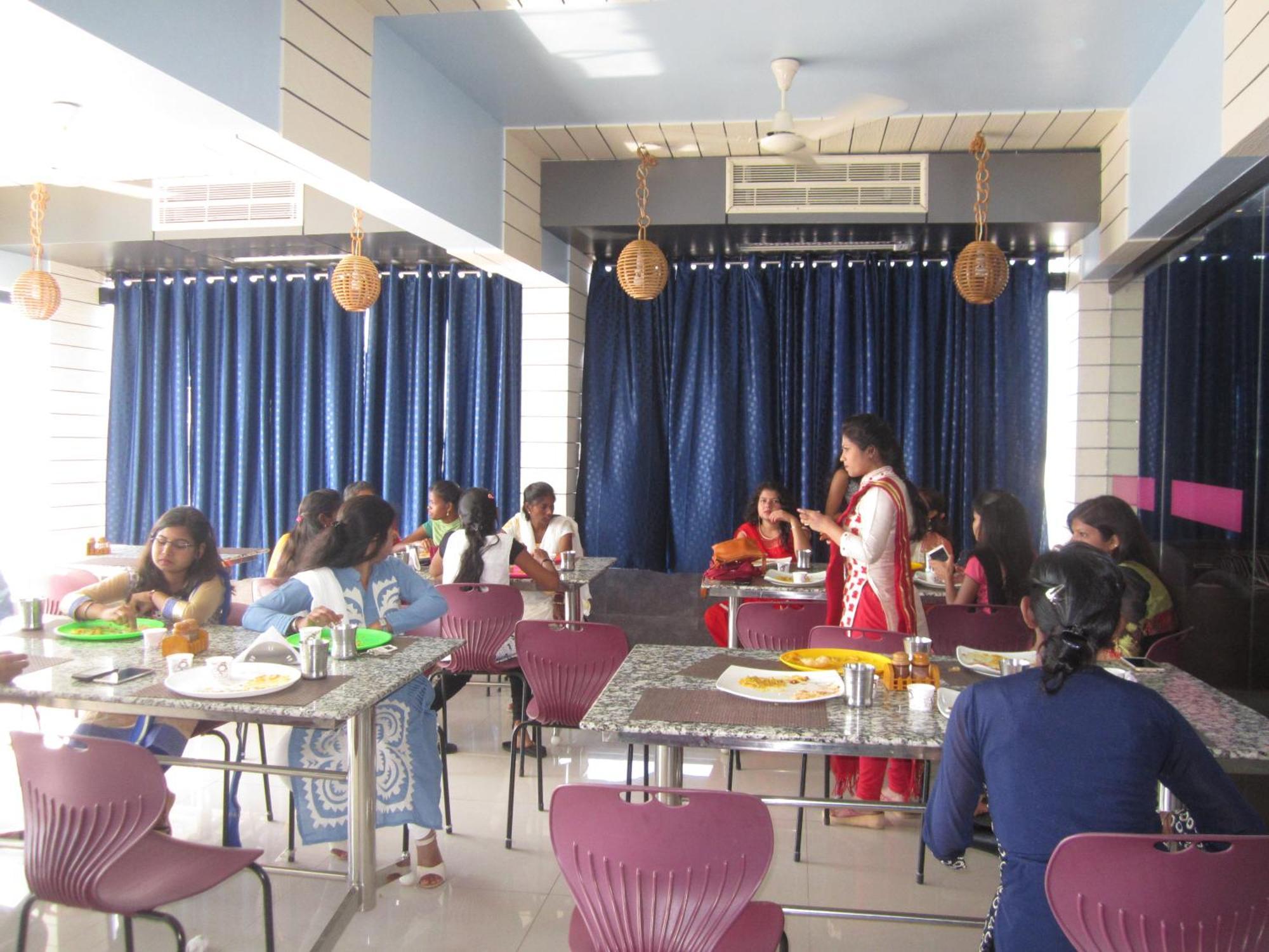 Hotel Chithra Kânyâkumârî Extérieur photo